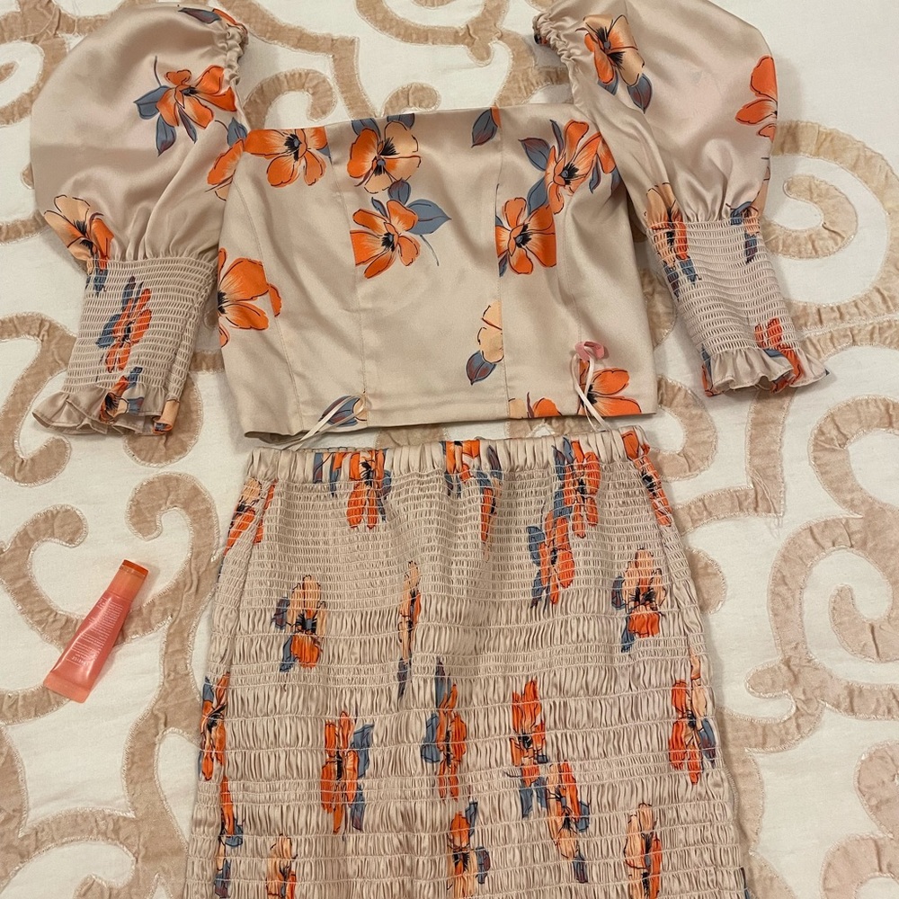 Nicholas set, looks amazing on! Only worn once